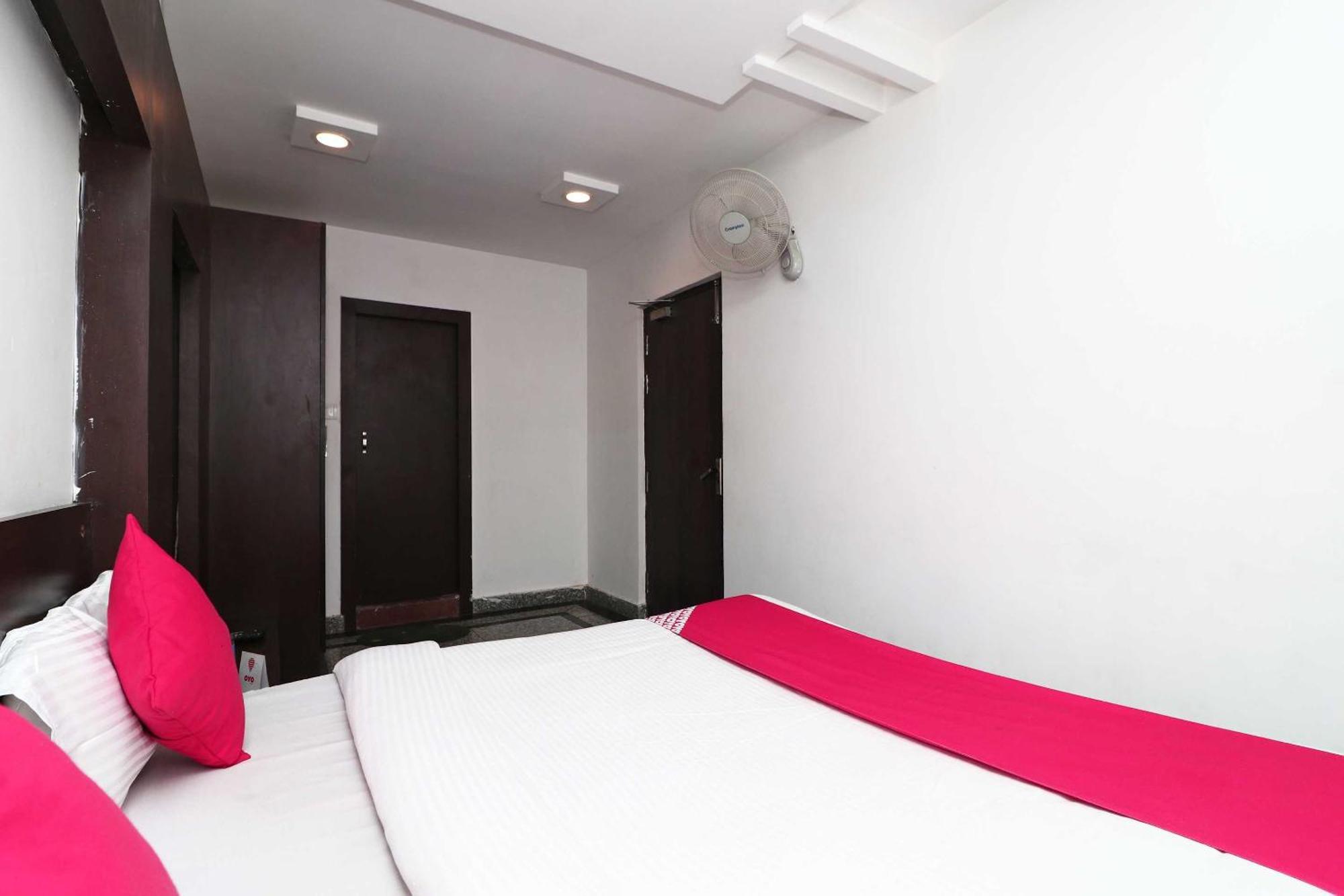 Oyo Flagship Hotel Krishna Chinhat Exteriér fotografie