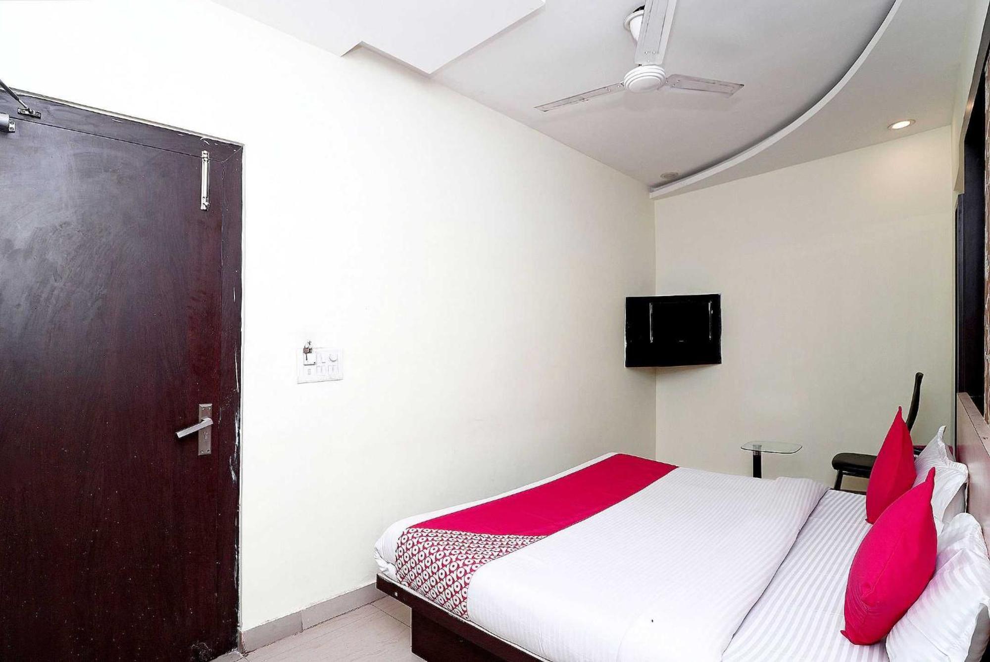 Oyo Flagship Hotel Krishna Chinhat Exteriér fotografie