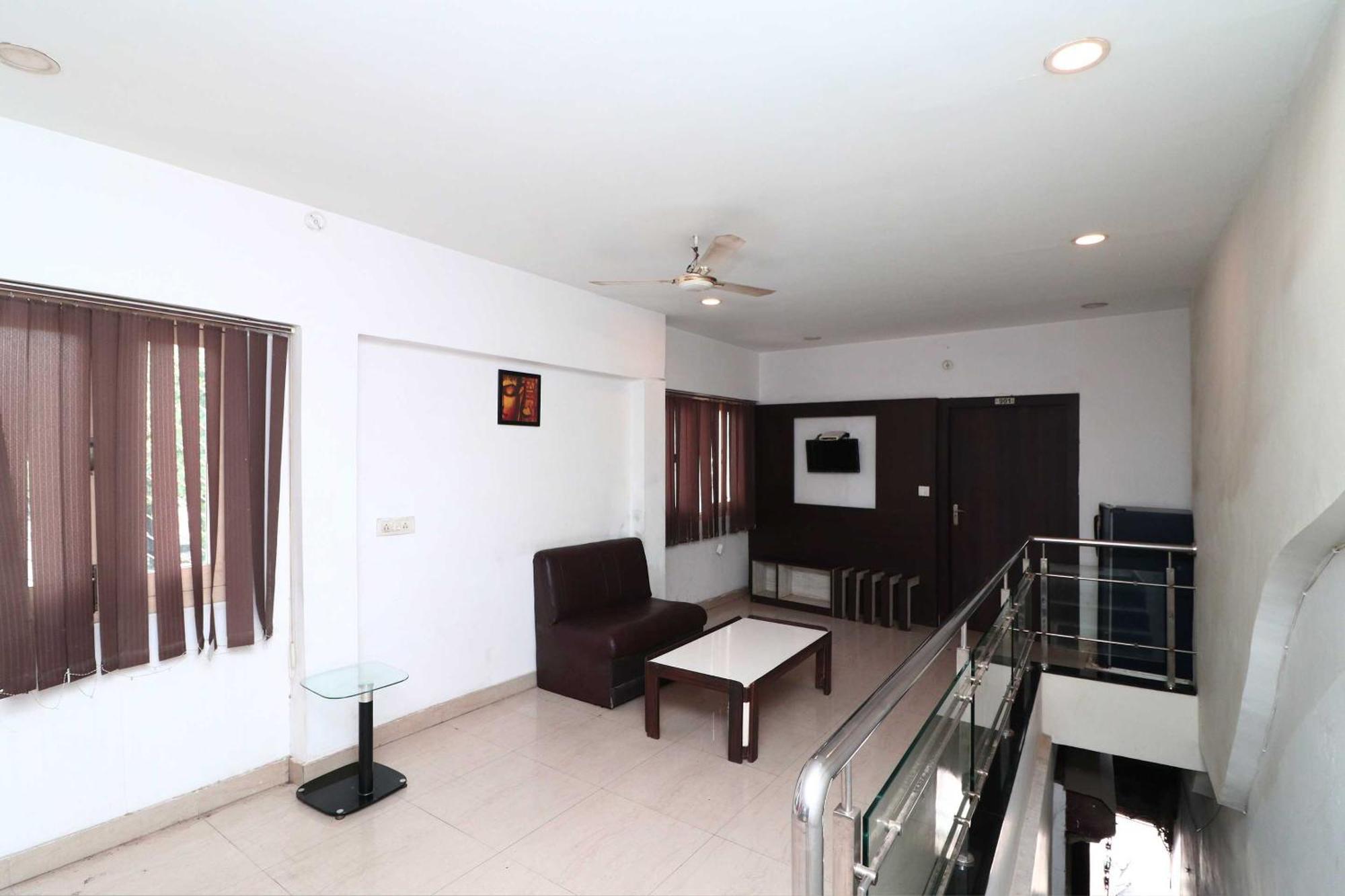 Oyo Flagship Hotel Krishna Chinhat Exteriér fotografie