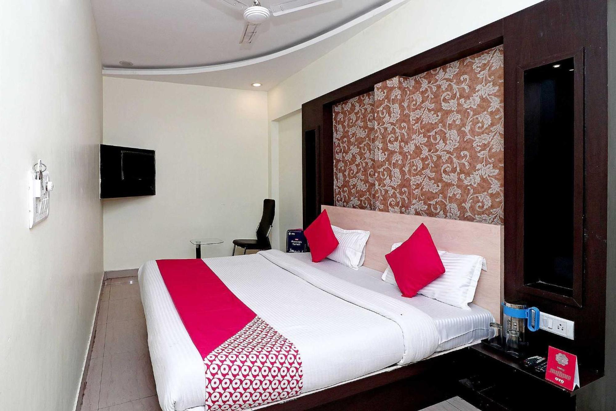 Oyo Flagship Hotel Krishna Chinhat Exteriér fotografie